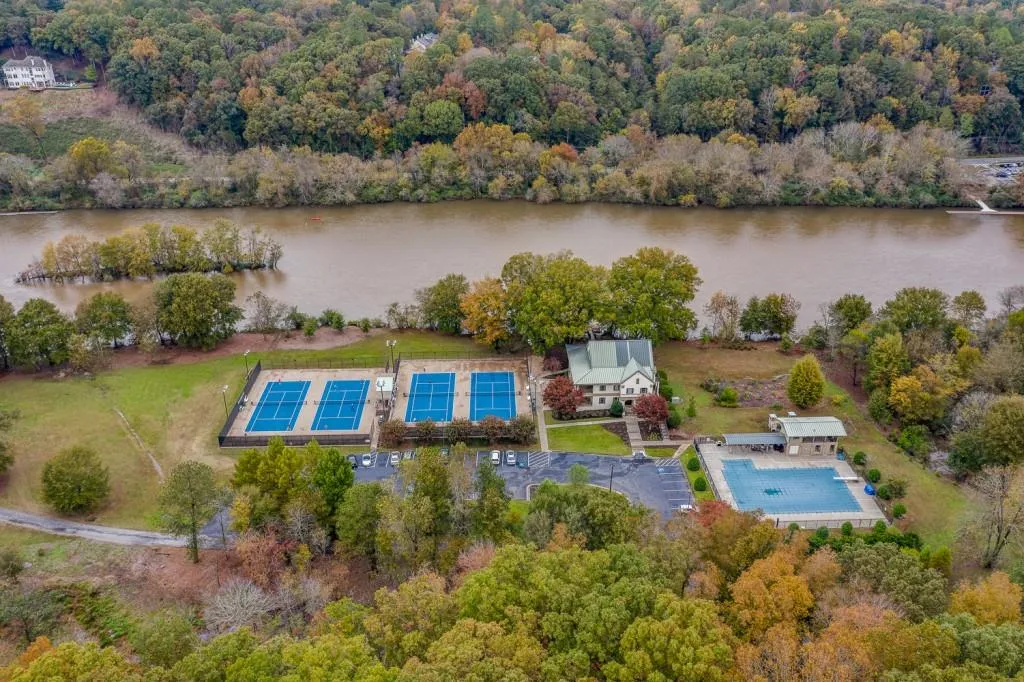 160 Huntcliff Point, Sandy Springs, Georgia 30350, 4 Bedrooms Bedrooms, ,4 BathroomsBathrooms,Residential,Sold,160 Huntcliff Point,6098338