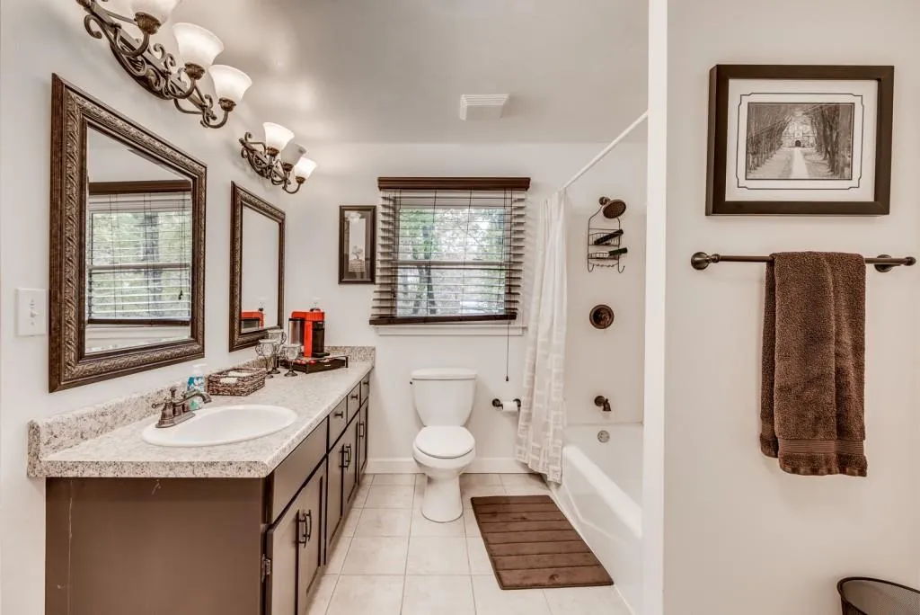 160 Huntcliff Point, Sandy Springs, Georgia 30350, 4 Bedrooms Bedrooms, ,4 BathroomsBathrooms,Residential,Sold,160 Huntcliff Point,6098338