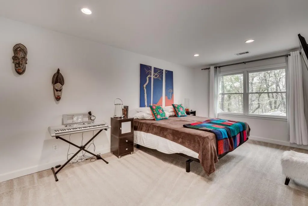 160 Huntcliff Point, Sandy Springs, Georgia 30350, 4 Bedrooms Bedrooms, ,4 BathroomsBathrooms,Residential,Sold,160 Huntcliff Point,6098338