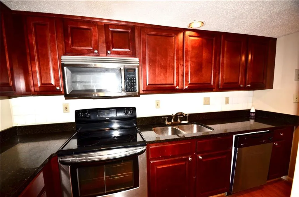 6900 Roswell Road Unit Q27, Atlanta, Georgia 30328, 2 Bedrooms Bedrooms, ,2 BathroomsBathrooms,Residential,Sold,6900 Roswell Road Unit Q27,6662707