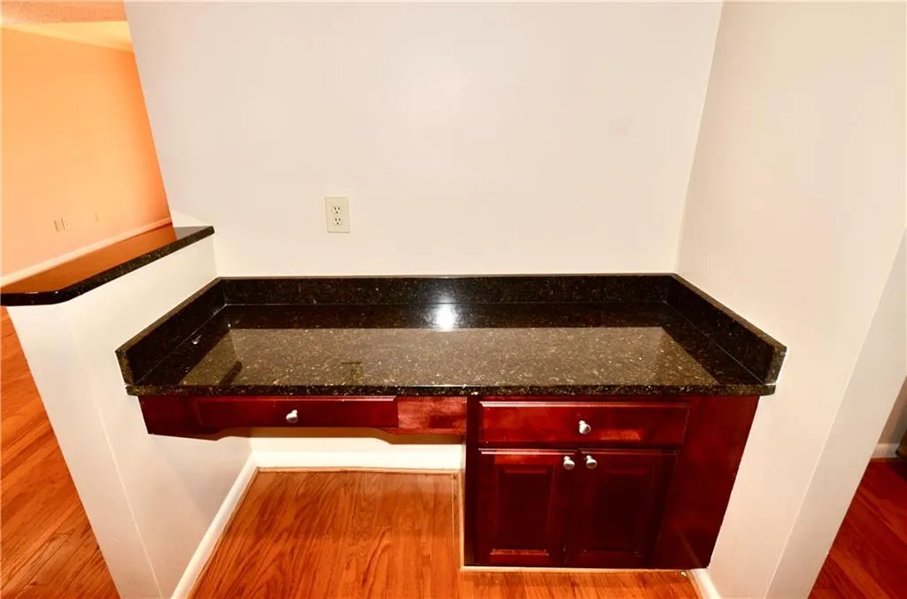 6900 Roswell Road Unit Q27, Atlanta, Georgia 30328, 2 Bedrooms Bedrooms, ,2 BathroomsBathrooms,Residential,Sold,6900 Roswell Road Unit Q27,6662707