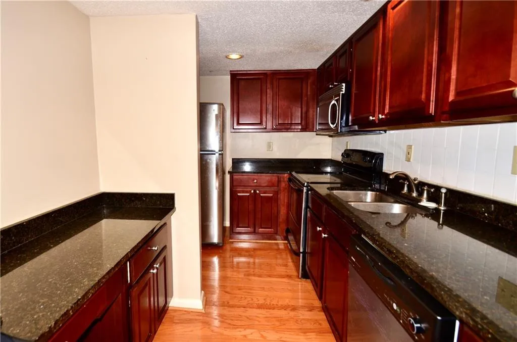 6900 Roswell Road Unit Q27, Atlanta, Georgia 30328, 2 Bedrooms Bedrooms, ,2 BathroomsBathrooms,Residential,Sold,6900 Roswell Road Unit Q27,6662707