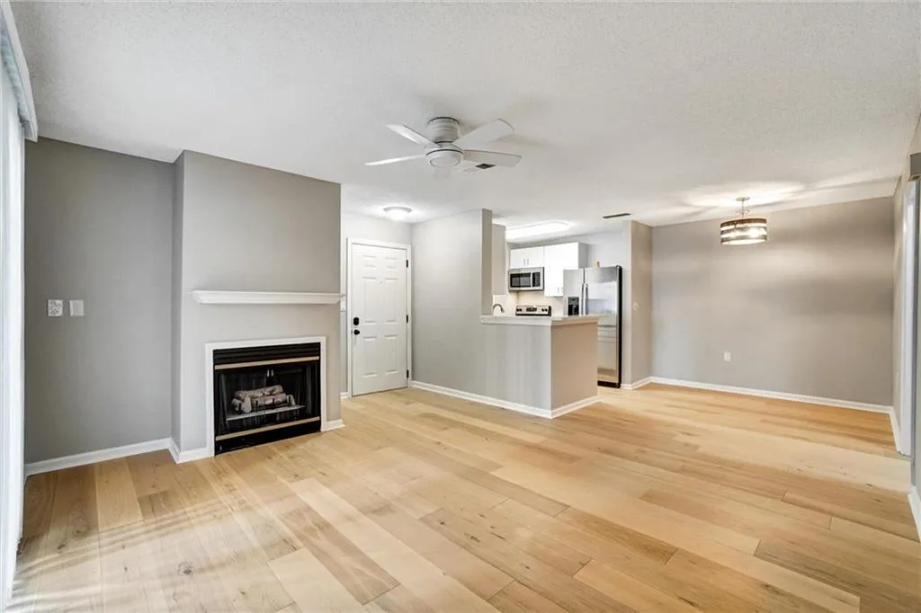 214 Granville Court, Sandy Springs, Georgia 30328, 1 Bedroom Bedrooms, ,1 BathroomBathrooms,Residential,For Sale,214 Granville Court,7675204