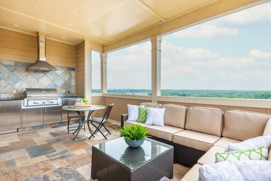 6060 City Walk Lane Unit 403, Sandy Springs, Georgia 30328, 3 Bedrooms Bedrooms, ,3 BathroomsBathrooms,Residential,Sold,6060 City Walk Lane Unit 403,7254965