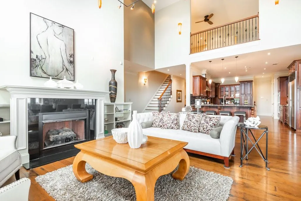 6060 City Walk Lane Unit 403, Sandy Springs, Georgia 30328, 3 Bedrooms Bedrooms, ,3 BathroomsBathrooms,Residential,Sold,6060 City Walk Lane Unit 403,7254965