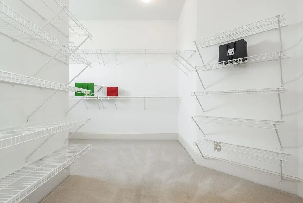 6060 City Walk Lane Unit 403, Sandy Springs, Georgia 30328, 3 Bedrooms Bedrooms, ,3 BathroomsBathrooms,Residential,Sold,6060 City Walk Lane Unit 403,7254965