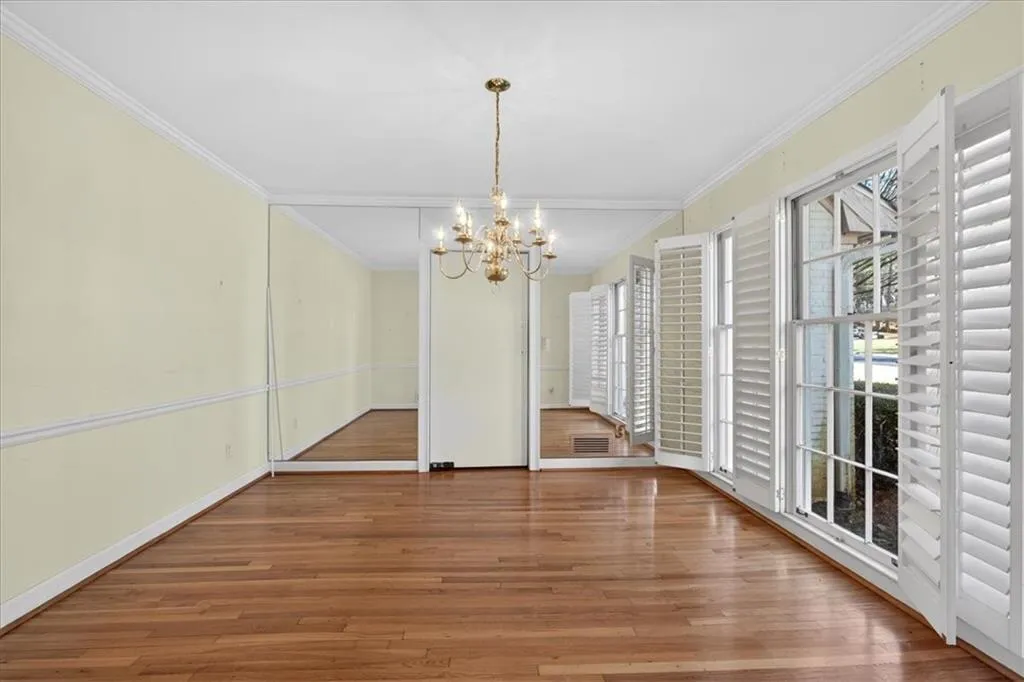561 Bridgewater Drive, Atlanta, Georgia 30328, 4 Bedrooms Bedrooms, ,2 BathroomsBathrooms,Residential,For Sale,561 Bridgewater Drive,7705936