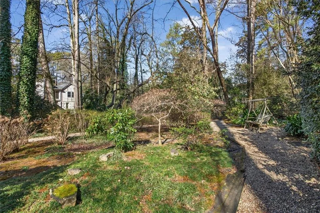 561 Bridgewater Drive, Atlanta, Georgia 30328, 4 Bedrooms Bedrooms, ,2 BathroomsBathrooms,Residential,For Sale,561 Bridgewater Drive,7705936