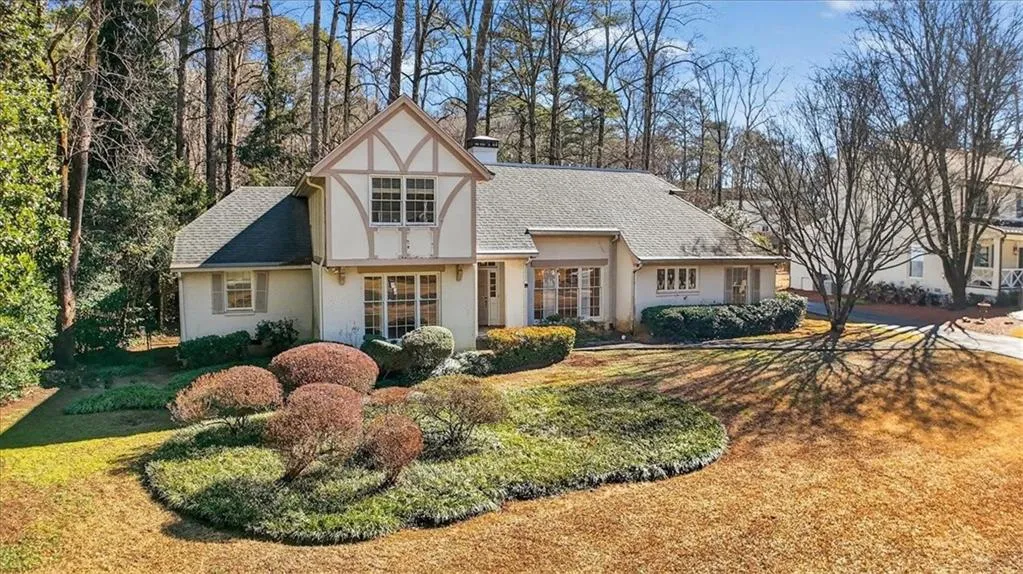 561 Bridgewater Drive, Atlanta, Georgia 30328, 4 Bedrooms Bedrooms, ,2 BathroomsBathrooms,Residential,For Sale,561 Bridgewater Drive,7705936