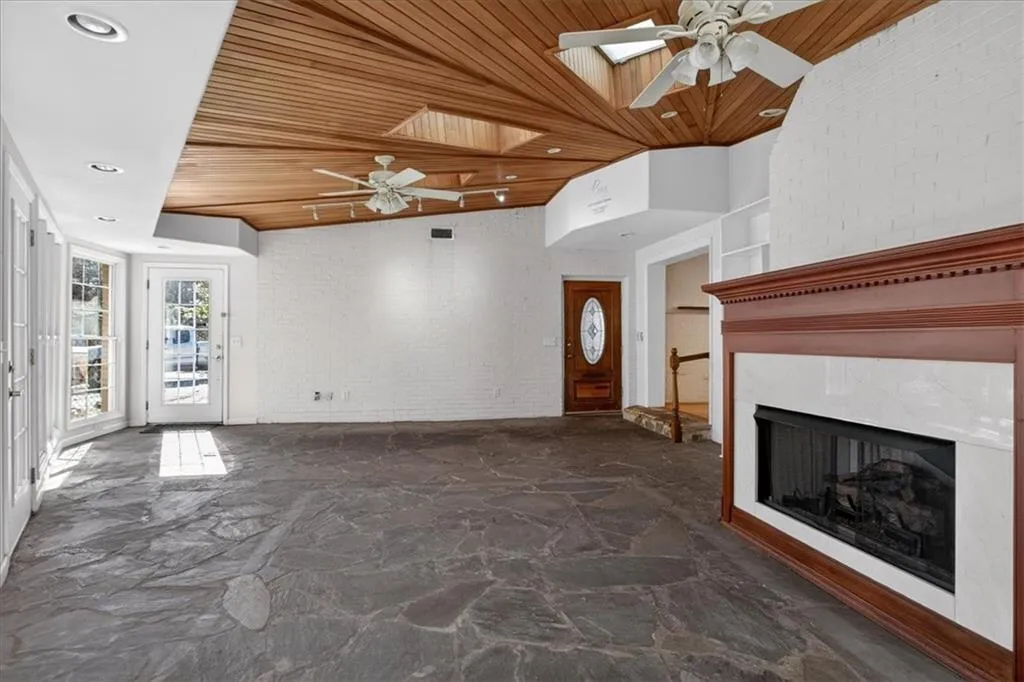 561 Bridgewater Drive, Atlanta, Georgia 30328, 4 Bedrooms Bedrooms, ,2 BathroomsBathrooms,Residential,For Sale,561 Bridgewater Drive,7705936