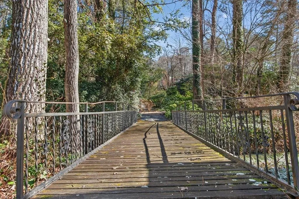 561 Bridgewater Drive, Atlanta, Georgia 30328, 4 Bedrooms Bedrooms, ,2 BathroomsBathrooms,Residential,For Sale,561 Bridgewater Drive,7705936