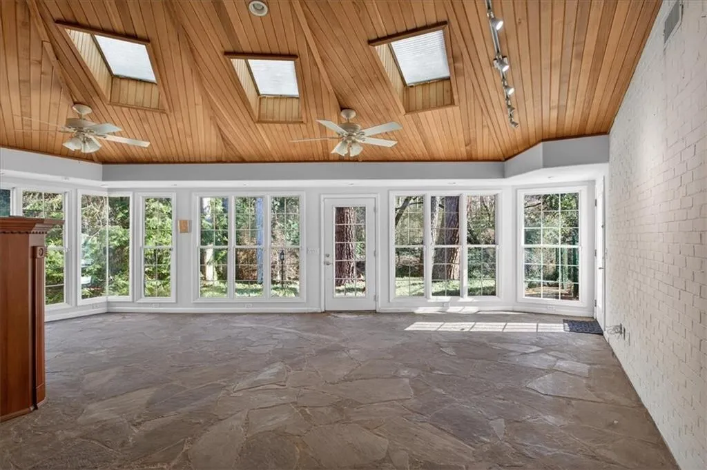 561 Bridgewater Drive, Atlanta, Georgia 30328, 4 Bedrooms Bedrooms, ,2 BathroomsBathrooms,Residential,For Sale,561 Bridgewater Drive,7705936