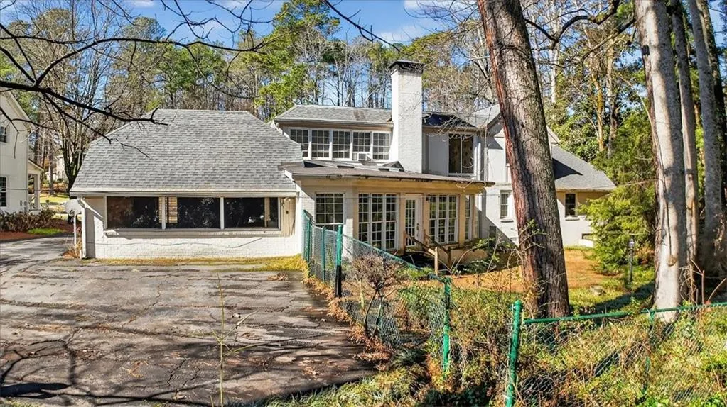 561 Bridgewater Drive, Atlanta, Georgia 30328, 4 Bedrooms Bedrooms, ,2 BathroomsBathrooms,Residential,For Sale,561 Bridgewater Drive,7705936