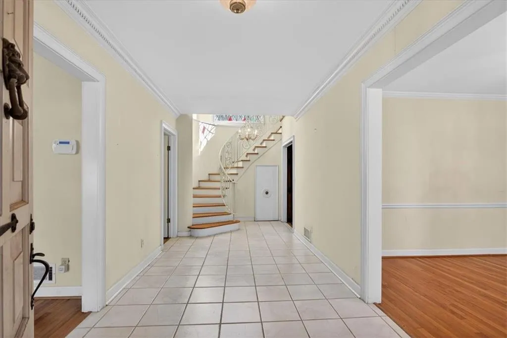 561 Bridgewater Drive, Atlanta, Georgia 30328, 4 Bedrooms Bedrooms, ,2 BathroomsBathrooms,Residential,For Sale,561 Bridgewater Drive,7705936