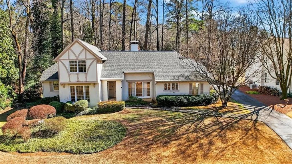 561 Bridgewater Drive, Atlanta, Georgia 30328, 4 Bedrooms Bedrooms, ,2 BathroomsBathrooms,Residential,For Sale,561 Bridgewater Drive,7705936