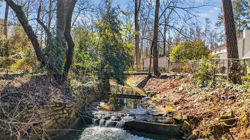 561 Bridgewater Drive, Atlanta, Georgia 30328, 4 Bedrooms Bedrooms, ,2 BathroomsBathrooms,Residential,For Sale,561 Bridgewater Drive,7705936