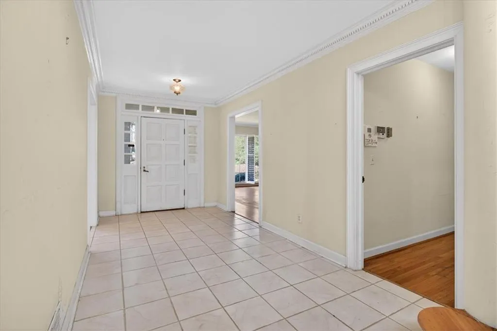561 Bridgewater Drive, Atlanta, Georgia 30328, 4 Bedrooms Bedrooms, ,2 BathroomsBathrooms,Residential,For Sale,561 Bridgewater Drive,7705936