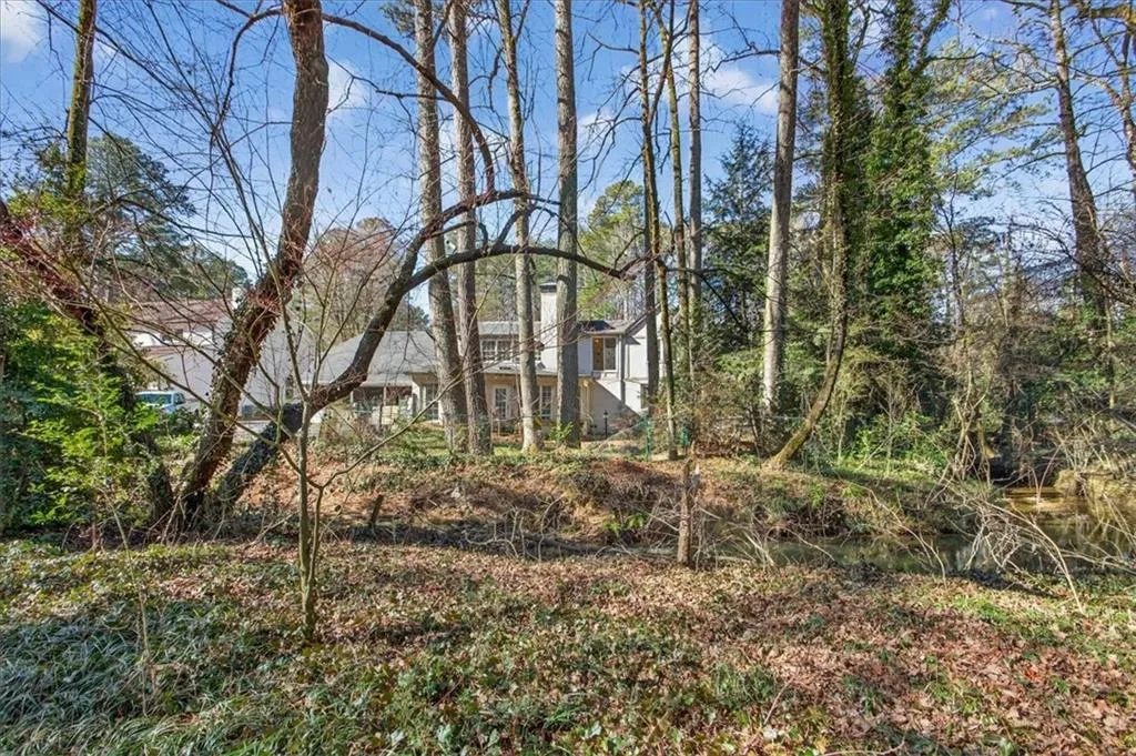 561 Bridgewater Drive, Atlanta, Georgia 30328, 4 Bedrooms Bedrooms, ,2 BathroomsBathrooms,Residential,For Sale,561 Bridgewater Drive,7705936