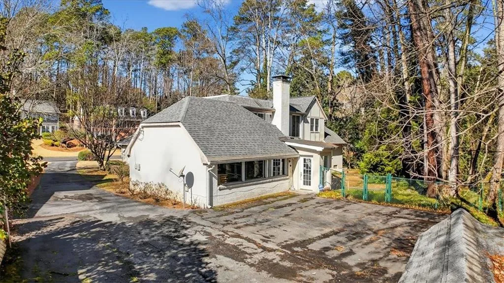 561 Bridgewater Drive, Atlanta, Georgia 30328, 4 Bedrooms Bedrooms, ,2 BathroomsBathrooms,Residential,For Sale,561 Bridgewater Drive,7705936