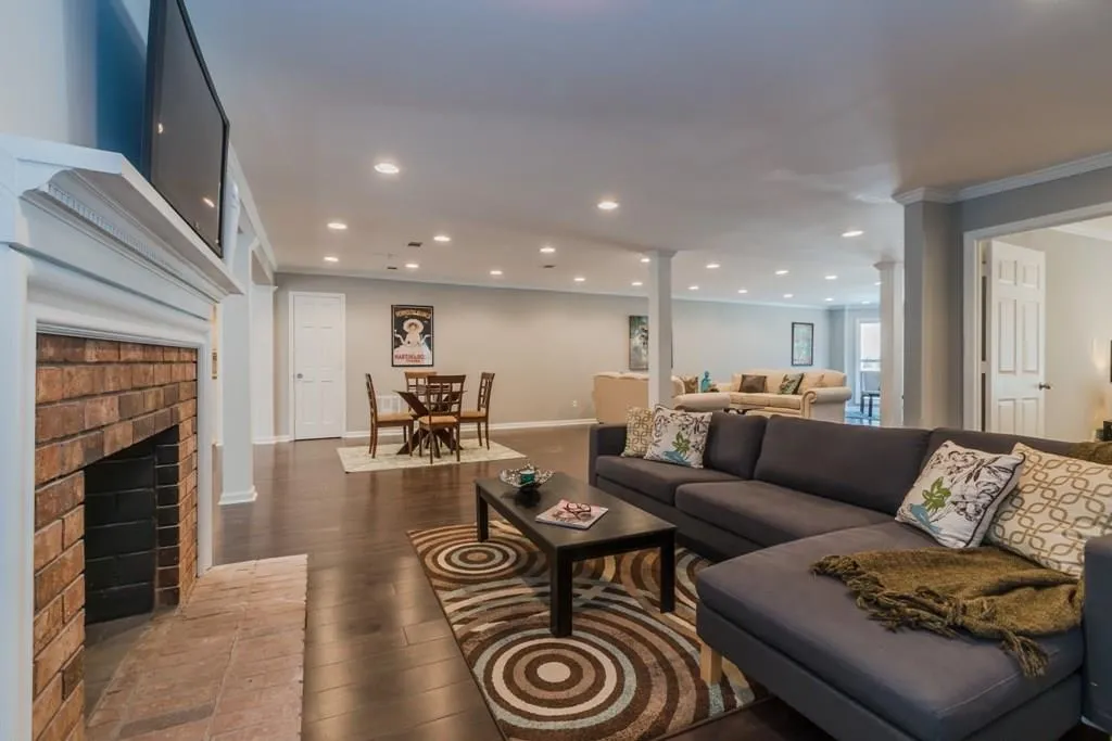 240 River Springs Drive, Sandy Springs, Georgia 30328, 5 Bedrooms Bedrooms, ,4 BathroomsBathrooms,Residential,Sold,240 River Springs Drive,5758275