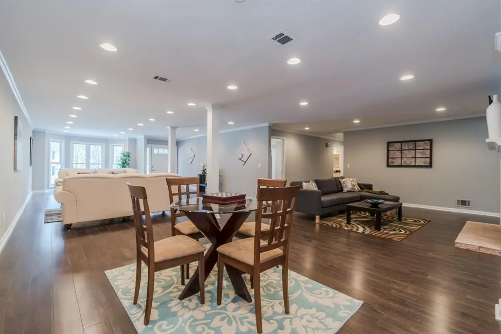 240 River Springs Drive, Sandy Springs, Georgia 30328, 5 Bedrooms Bedrooms, ,4 BathroomsBathrooms,Residential,Sold,240 River Springs Drive,5758275