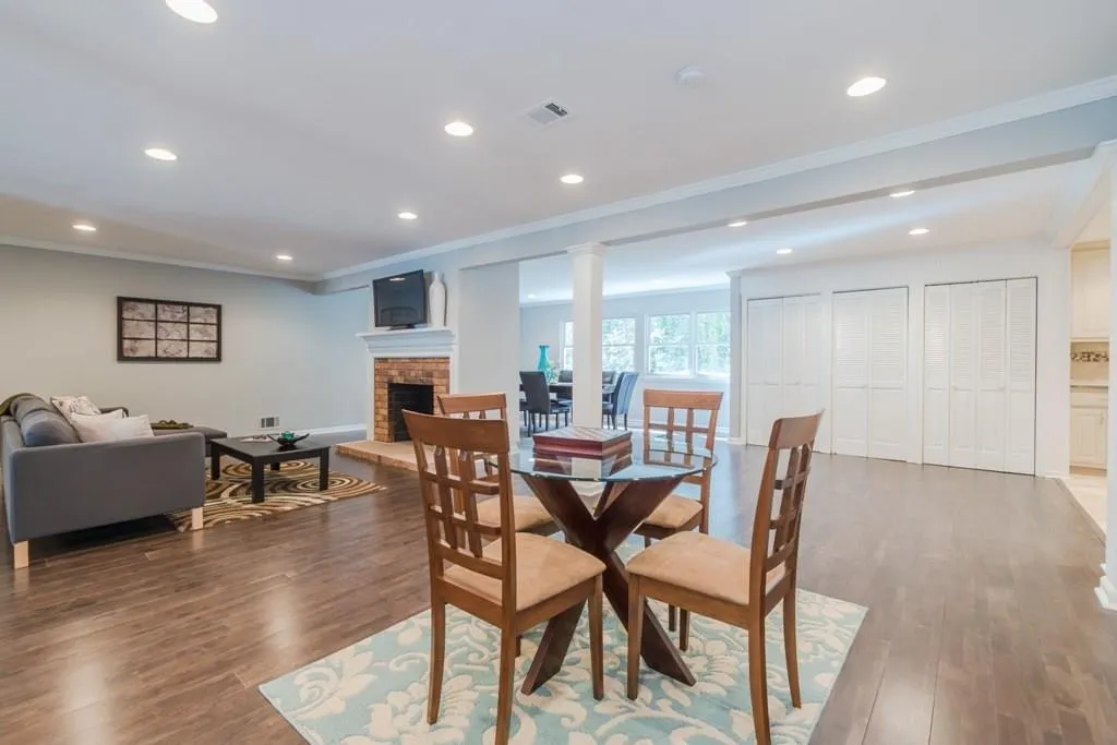 240 River Springs Drive, Sandy Springs, Georgia 30328, 5 Bedrooms Bedrooms, ,4 BathroomsBathrooms,Residential,Sold,240 River Springs Drive,5758275