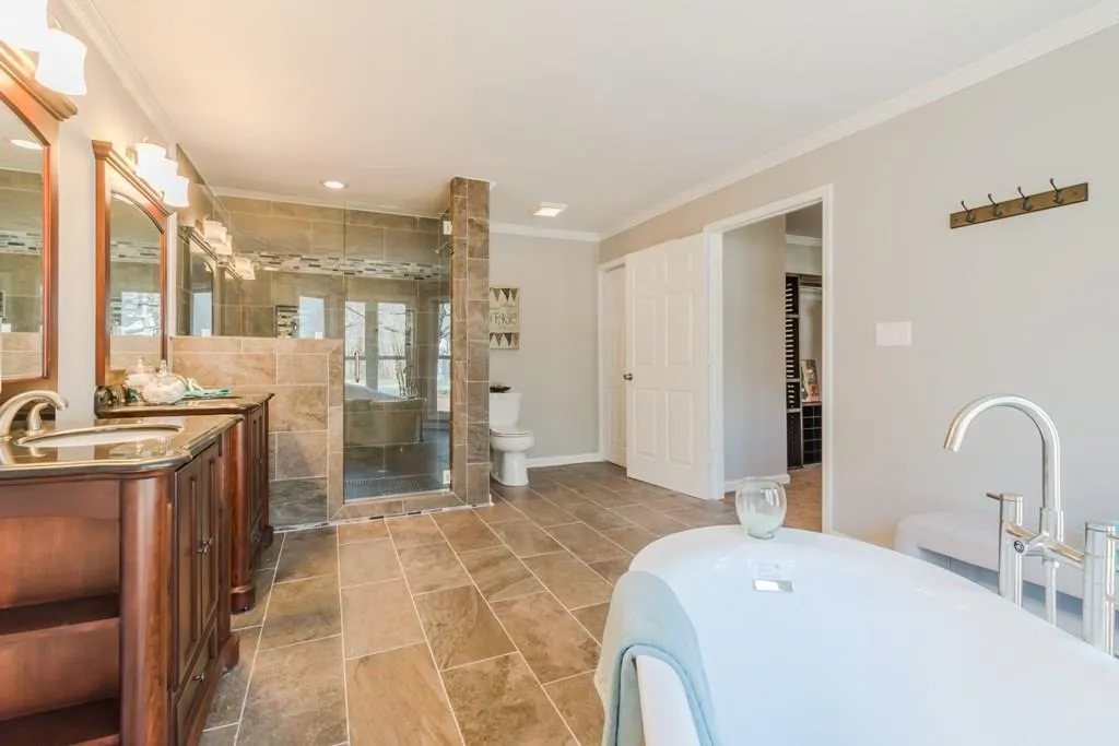 240 River Springs Drive, Sandy Springs, Georgia 30328, 5 Bedrooms Bedrooms, ,4 BathroomsBathrooms,Residential,Sold,240 River Springs Drive,5758275