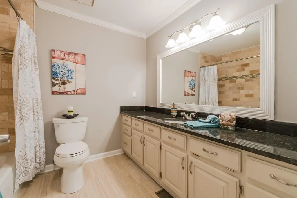 240 River Springs Drive, Sandy Springs, Georgia 30328, 5 Bedrooms Bedrooms, ,4 BathroomsBathrooms,Residential,Sold,240 River Springs Drive,5758275