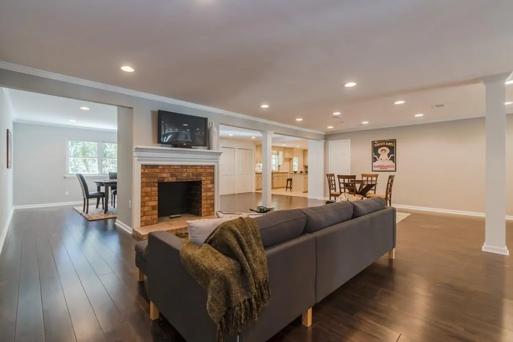 240 River Springs Drive, Sandy Springs, Georgia 30328, 5 Bedrooms Bedrooms, ,4 BathroomsBathrooms,Residential,Sold,240 River Springs Drive,5758275