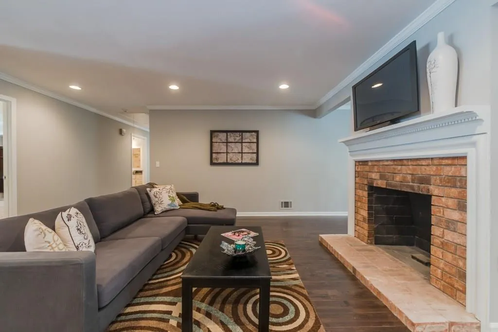 240 River Springs Drive, Sandy Springs, Georgia 30328, 5 Bedrooms Bedrooms, ,4 BathroomsBathrooms,Residential,Sold,240 River Springs Drive,5758275