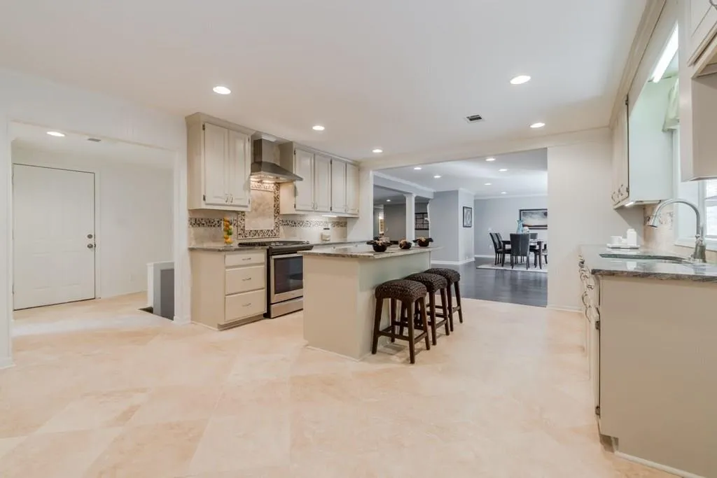 240 River Springs Drive, Sandy Springs, Georgia 30328, 5 Bedrooms Bedrooms, ,4 BathroomsBathrooms,Residential,Sold,240 River Springs Drive,5758275