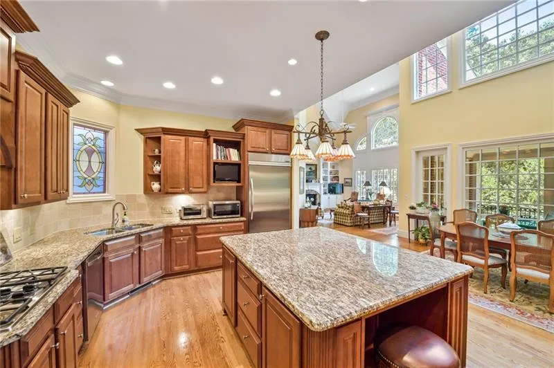 325 Enclave Circle, Sandy Springs, Georgia 30342, 5 Bedrooms Bedrooms, ,4 BathroomsBathrooms,Residential,Sold,325 Enclave Circle,6940905
