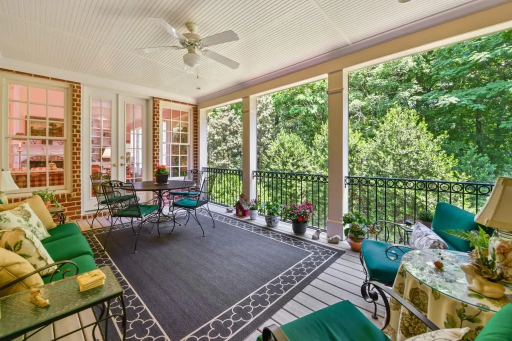 325 Enclave Circle, Sandy Springs, Georgia 30342, 5 Bedrooms Bedrooms, ,4 BathroomsBathrooms,Residential,Sold,325 Enclave Circle,6940905