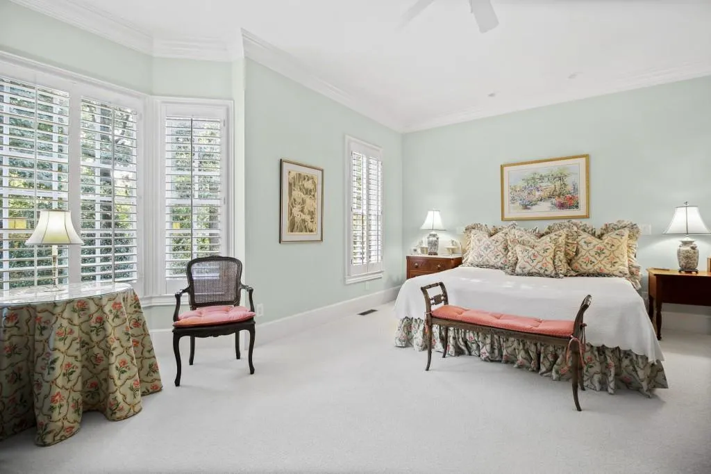 325 Enclave Circle, Sandy Springs, Georgia 30342, 5 Bedrooms Bedrooms, ,4 BathroomsBathrooms,Residential,Sold,325 Enclave Circle,6940905