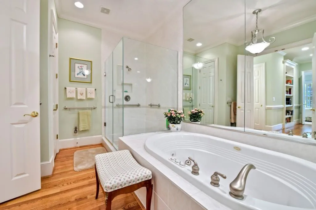 325 Enclave Circle, Sandy Springs, Georgia 30342, 5 Bedrooms Bedrooms, ,4 BathroomsBathrooms,Residential,Sold,325 Enclave Circle,6940905