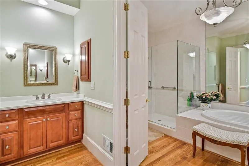 325 Enclave Circle, Sandy Springs, Georgia 30342, 5 Bedrooms Bedrooms, ,4 BathroomsBathrooms,Residential,Sold,325 Enclave Circle,6940905