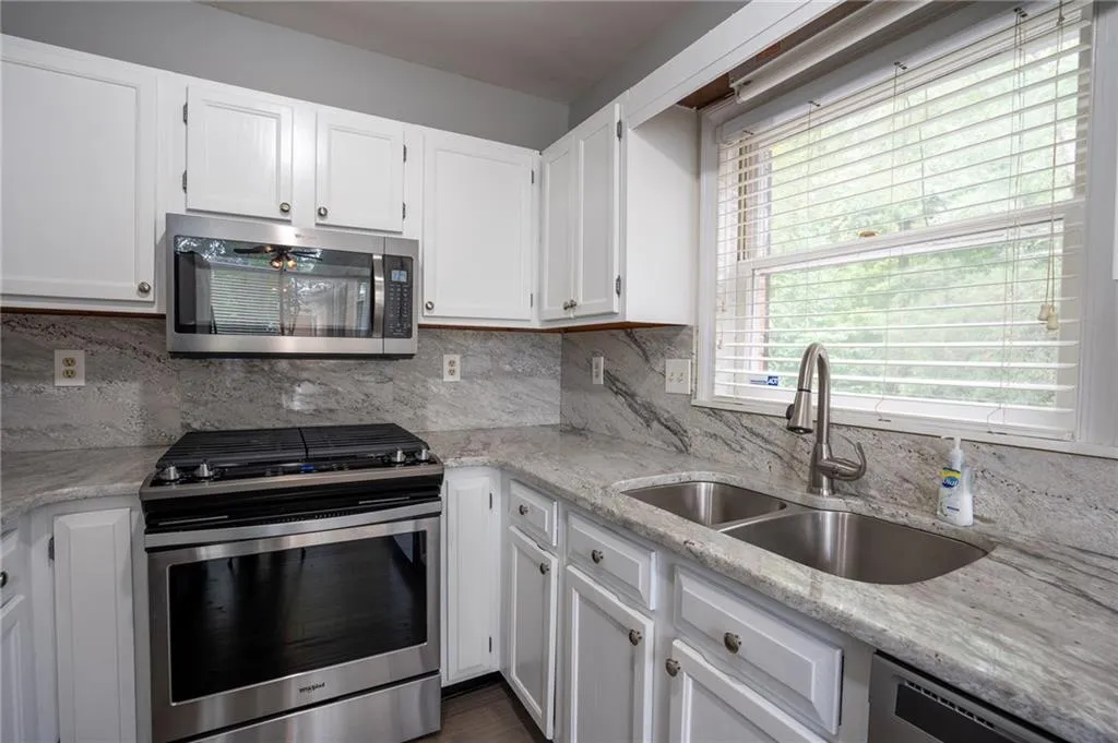 7500 Roswell Road Unit 66, Sandy Springs, Georgia 30350, 2 Bedrooms Bedrooms, ,2 BathroomsBathrooms,Residential,Sold,7500 Roswell Road Unit 66,6604359