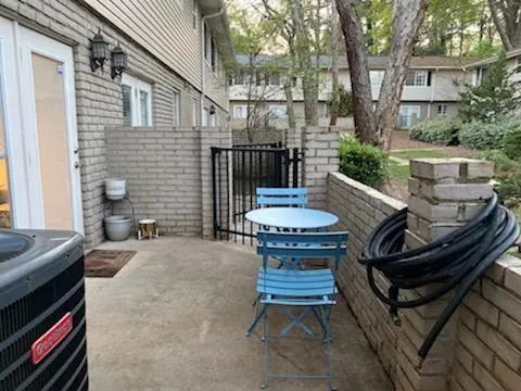 6940 Roswell Road Unit 12e, Sandy Springs, Georgia 30328, 2 Bedrooms Bedrooms, ,1 BathroomBathrooms,Residential,Sold,6940 Roswell Road Unit 12e,6864227