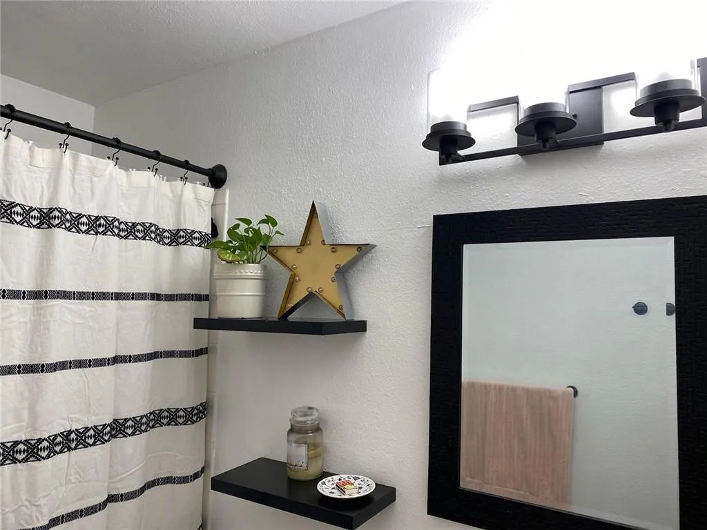 6940 Roswell Road Unit 12e, Sandy Springs, Georgia 30328, 2 Bedrooms Bedrooms, ,1 BathroomBathrooms,Residential,Sold,6940 Roswell Road Unit 12e,6864227