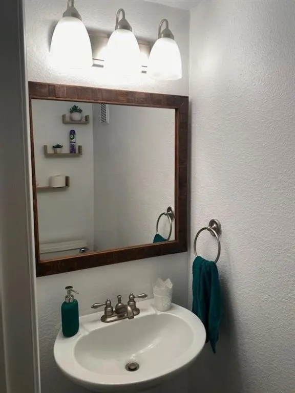 6940 Roswell Road Unit 12e, Sandy Springs, Georgia 30328, 2 Bedrooms Bedrooms, ,1 BathroomBathrooms,Residential,Sold,6940 Roswell Road Unit 12e,6864227