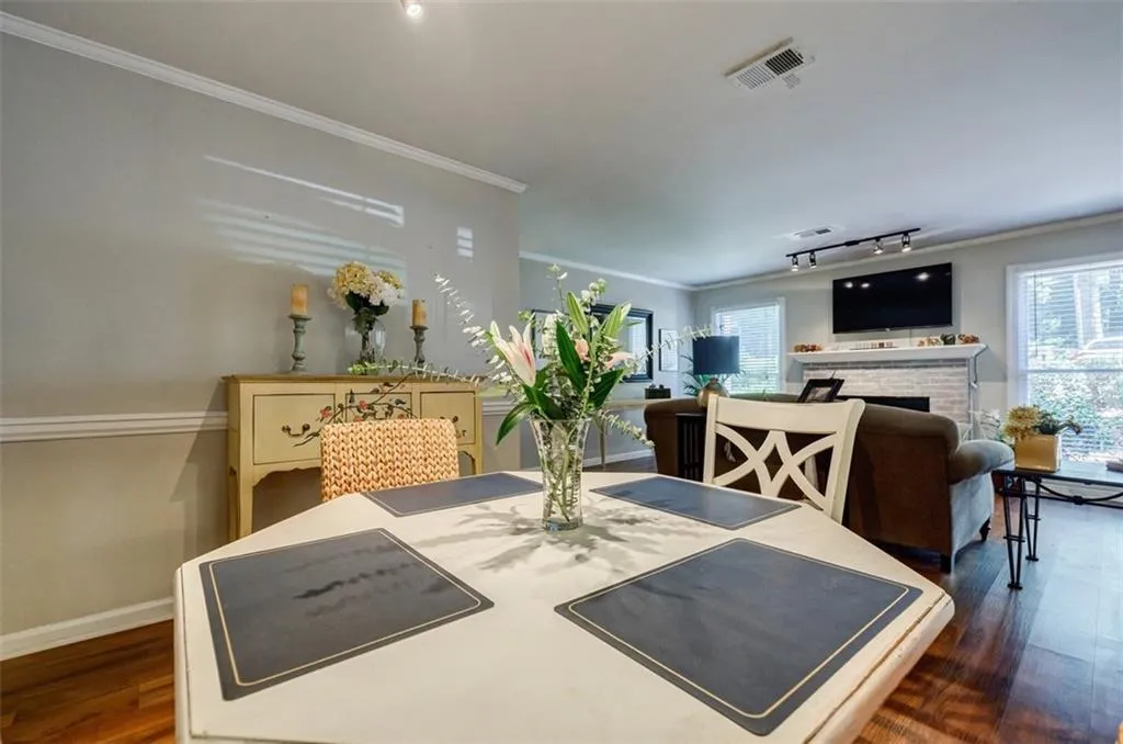 802 Abingdon Way, Sandy Springs, Georgia 30328, 2 Bedrooms Bedrooms, ,2 BathroomsBathrooms,Residential,Sold,802 Abingdon Way,7262433