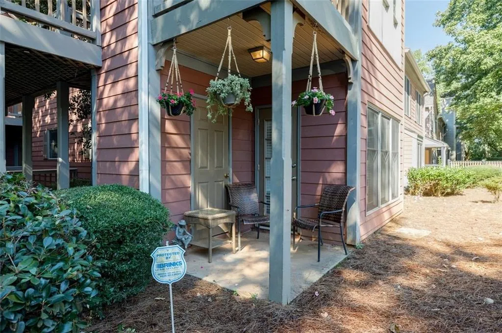 802 Abingdon Way, Sandy Springs, Georgia 30328, 2 Bedrooms Bedrooms, ,2 BathroomsBathrooms,Residential,Sold,802 Abingdon Way,7262433