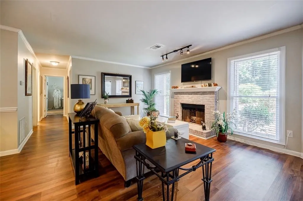 802 Abingdon Way, Sandy Springs, Georgia 30328, 2 Bedrooms Bedrooms, ,2 BathroomsBathrooms,Residential,Sold,802 Abingdon Way,7262433