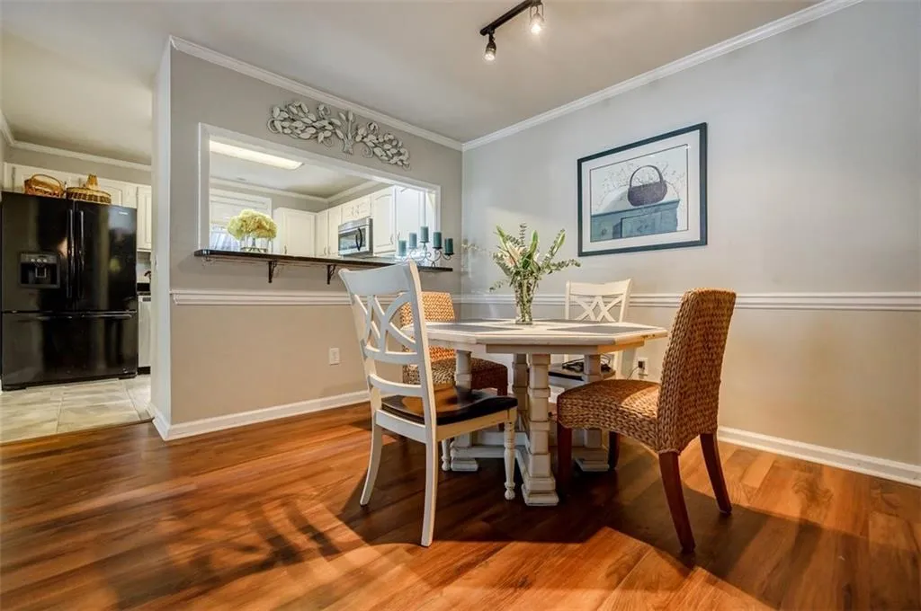 802 Abingdon Way, Sandy Springs, Georgia 30328, 2 Bedrooms Bedrooms, ,2 BathroomsBathrooms,Residential,Sold,802 Abingdon Way,7262433