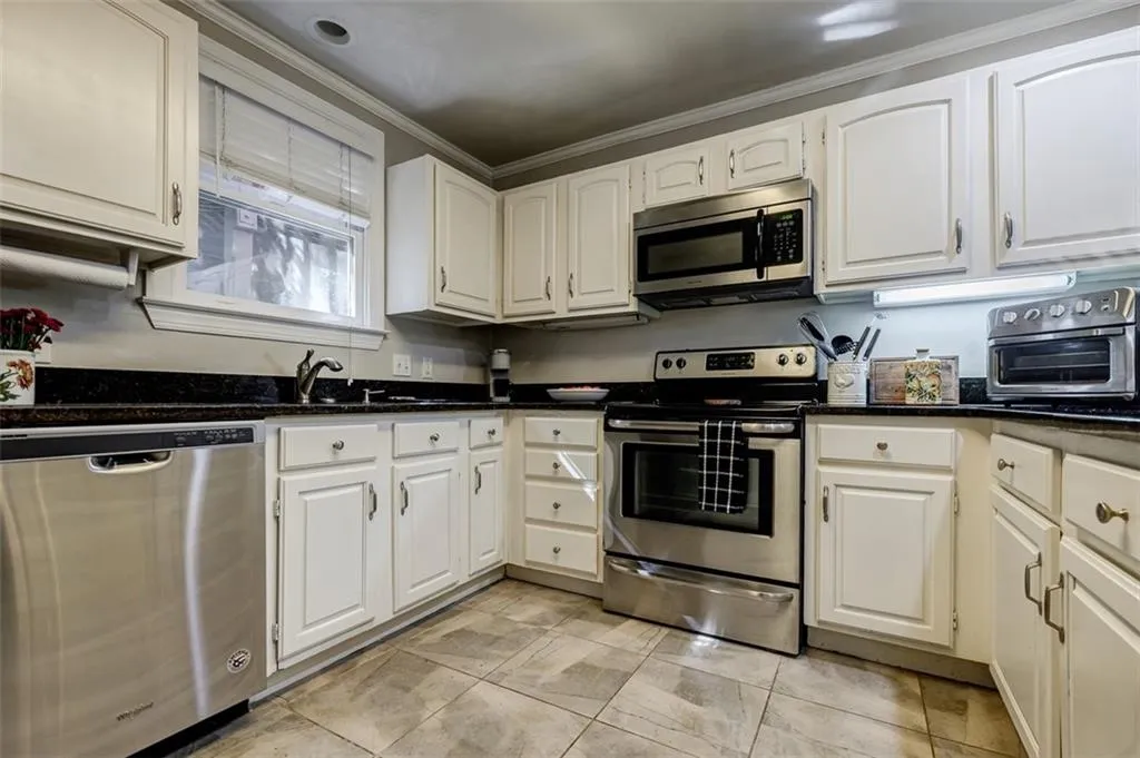 802 Abingdon Way, Sandy Springs, Georgia 30328, 2 Bedrooms Bedrooms, ,2 BathroomsBathrooms,Residential,Sold,802 Abingdon Way,7262433