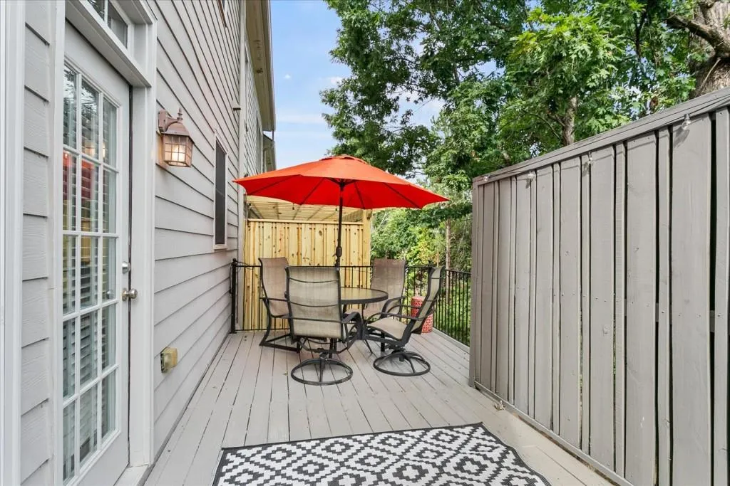 226 Meeting Lane, Sandy Springs, Georgia 30342, 4 Bedrooms Bedrooms, ,3 BathroomsBathrooms,Residential,Sold,226 Meeting Lane,7459235