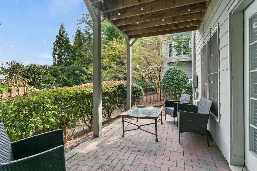 226 Meeting Lane, Sandy Springs, Georgia 30342, 4 Bedrooms Bedrooms, ,3 BathroomsBathrooms,Residential,Sold,226 Meeting Lane,7459235