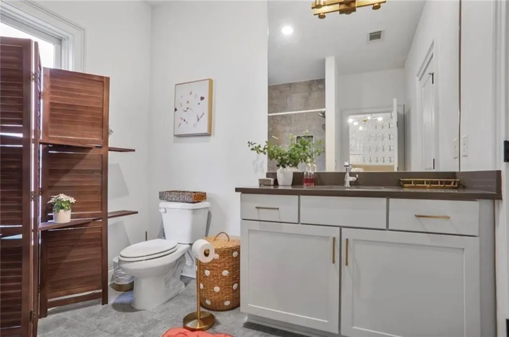 3667 Peachtree Road Ne Unit 16, Atlanta, Georgia 30319, 3 Bedrooms Bedrooms, ,3 BathroomsBathrooms,Residential,For Sale,3667 Peachtree Road Ne Unit 16,7622941