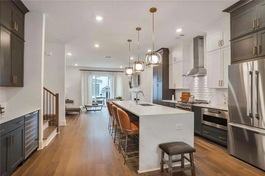 3667 Peachtree Road Ne Unit 16, Atlanta, Georgia 30319, 3 Bedrooms Bedrooms, ,3 BathroomsBathrooms,Residential,For Sale,3667 Peachtree Road Ne Unit 16,7622941