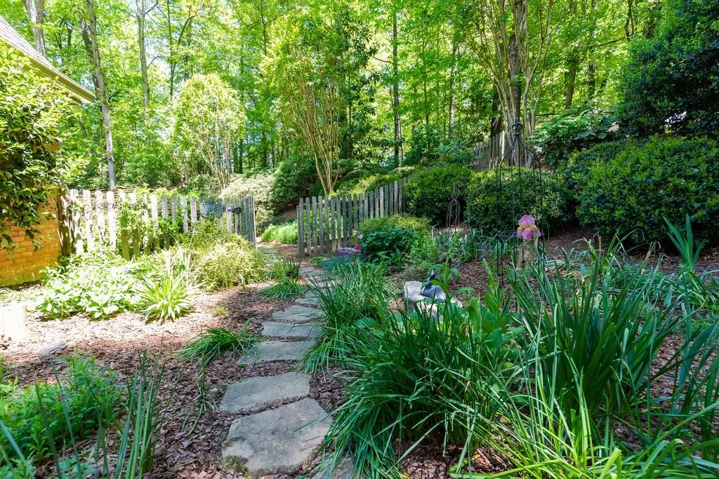 2680 Spalding Drive, Sandy Springs, Georgia 30350, 4 Bedrooms Bedrooms, ,3 BathroomsBathrooms,Residential,Sold,2680 Spalding Drive,6664601
